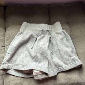 Nike Sportswear Women’s Club Fleece Mid-Rise Shorts